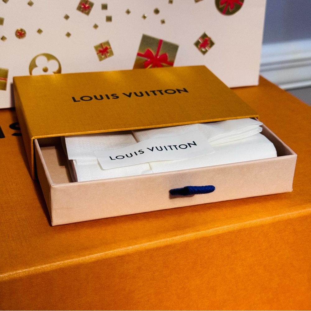 Louis Vuitton Set 5.5 x 3.5 x 1"